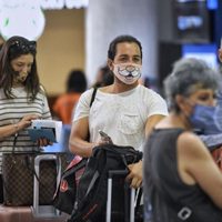 EU extiende hasta junio restricción de viajes no esenciales por fronteras con México y Canadá