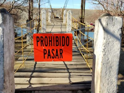 Avanza la reparación de la pasarela de Huarenchenque sobre el río Agrio