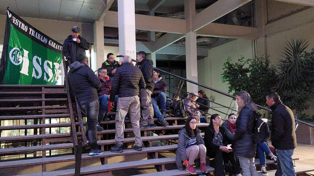 Paro en la sede central del ISSN. Fuente: (Facebook)