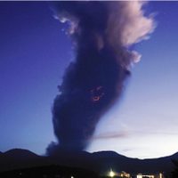 Alarma en Japón con la erupción de un volcán