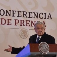 Opositores al gobierno quieren como rehenes a familiares de desaparecidos de Ayotzinapa: AMLO