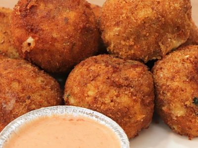 Con el pollo que sobró del día anterior: prepará estas croquetas de pollo y papa, mega crujientes