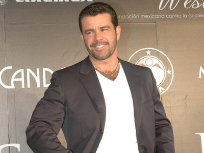 Eduardo Capetillo y Biby Gaytán "castigan" a sus hijas delante de sus fans