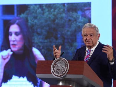 “Irracional” la postura de Kenia López; Tren Maya no cambiará el azul turquesa del mar: AMLO