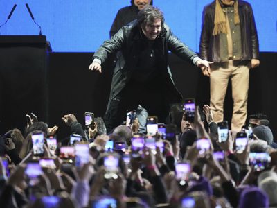 El peronismo aventaja ampliamente a Milei en las elecciones del principal distrito de Argentina