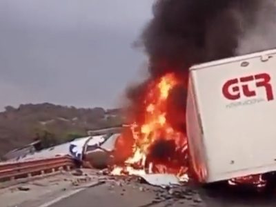 Se incendian dos tráileres tras choque en la México-Querétaro (Videos)
