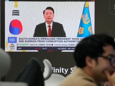 Autoridades surcoreanas solicitan orden de detención para presidente destituido Yoon