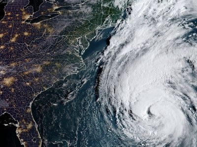 El ciclón postropical “Lee” toca tierra en Nueva Escocia con vientos de 110 km por hora