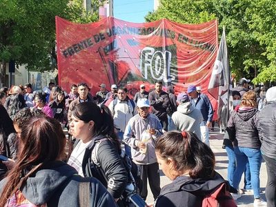Organizaciones sociales marcharon para pedir una audiencia con el flamante ministro Chapino