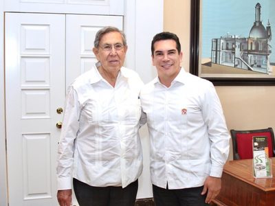 "Alito" Moreno presume foto con Cuauhtémoc Cárdenas; los tunden en redes
