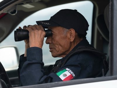 El campesino que se convirtió en policía para cuidar del volcán Popocatépetl