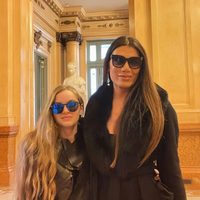 Isabella, la hija de Flor de la V, apuesta por el look estrella de la temporada: oversize, cómodo y canchero
