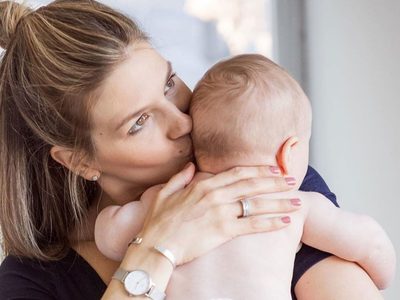 Marcela Kloosterboer y su pequeño hijo Otto celebran la semana más especial con esta dulce postal
