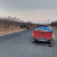 Hallan 12 cadáveres en la caja de una camioneta en Michoacán