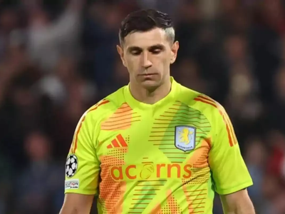 ¿Queda colgado?: la complicada situación que atraviesa Dibu Martínez en Aston Villa