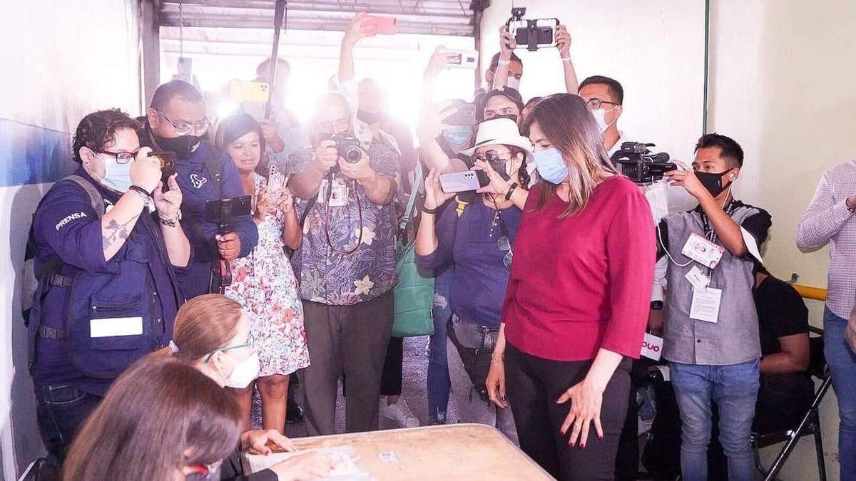 La candidata morenista a la gubernatura en el momento de votar