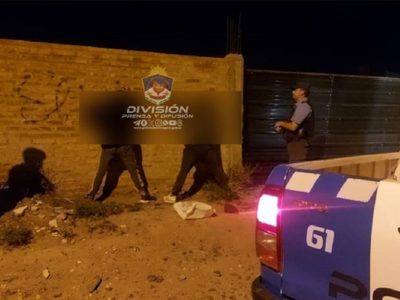 La policía de Cutral Co demoró a dos personas por transportar un arma de fuego en su auto