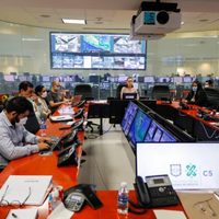 Sheinbaum instala puesto de mando en C5 para orientar a pacientes con covid-19