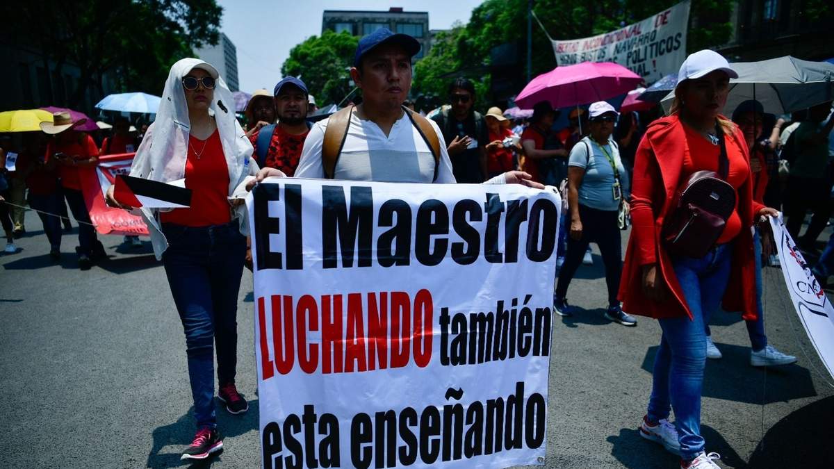Además del paro de actividades, la CNTE anunció una marcha-plantón en la Ciudad de México,