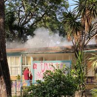 Encapuchados causan destrozos y queman instalaciones del CCH Azcapotzalco; hay tres heridos
