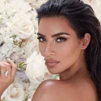 Kim Kardashian escogió un enterizo tan pegado... ¡Las costuras no pudieron más!