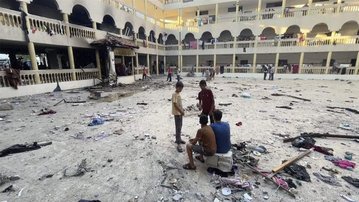 Ataque israelí contra escuela en Ciudad de Gaza causa al menos 80 muertos