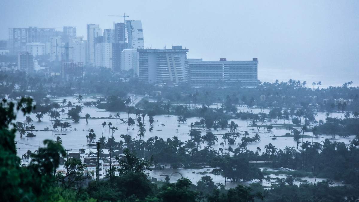 27 de septiembre. La Zona Diamante de Acapulco quedó inundada tras el paso del huracán "John" que duró cinco días en el puerto

después de cinco días del paso del huracán John