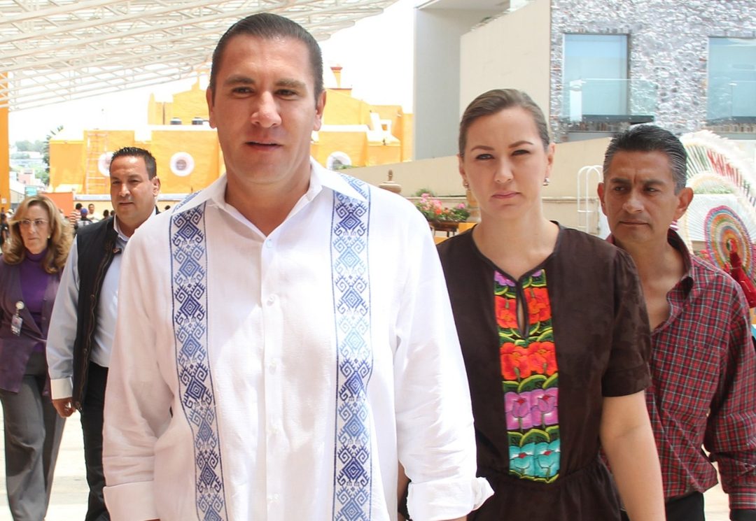 Moreno Valle y esposa Foto Víctor Hugo Rojas