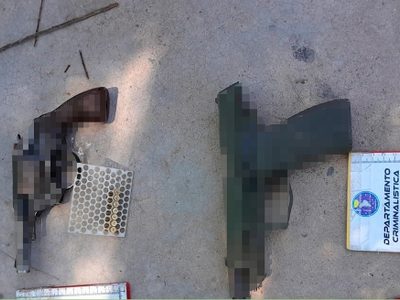 Detuvieron a tres hombres que tenían armas de fuego en el interior de una camioneta en pleno casco viejo de Centenario