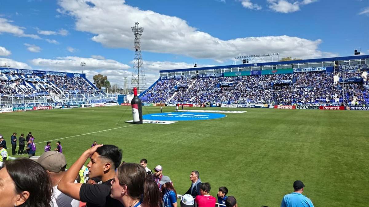 El público tombino acompaña pese al mal momento.