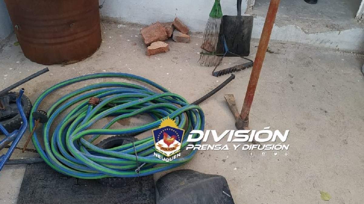 En un allanamiento la Policía logró recuperar numerosos elementos robados en una vivienda. Foto Policía Neuquén.