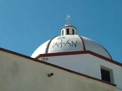 Vandalizan templo católico en Tlaquepaque con leyenda de "satán"