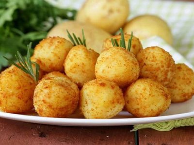 Empezá de 10 el lunes: hacé esta receta de bombas de calabaza y queso sin TACC y sin huevos