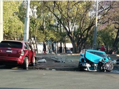 Choca un Porsche contra una Ford Edger en la CDMX
