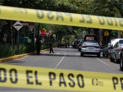 Hallan el cadáver de una mujer dentro de vehículo en la Miguel Hidalgo; sería una doctora