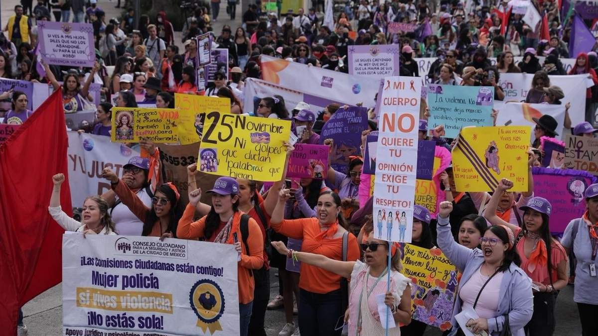 Participantes en la marcha del 25N