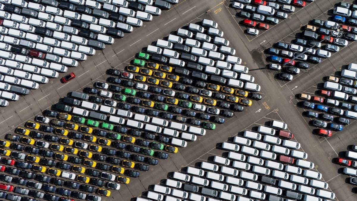 Autos nuevos en los muelles de Royal Portbury, Somerset Norte, Inglaterra