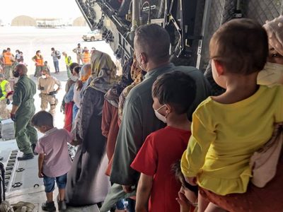España evacúa segundo vuelo con 110 afganos que colaboraban con la embajada