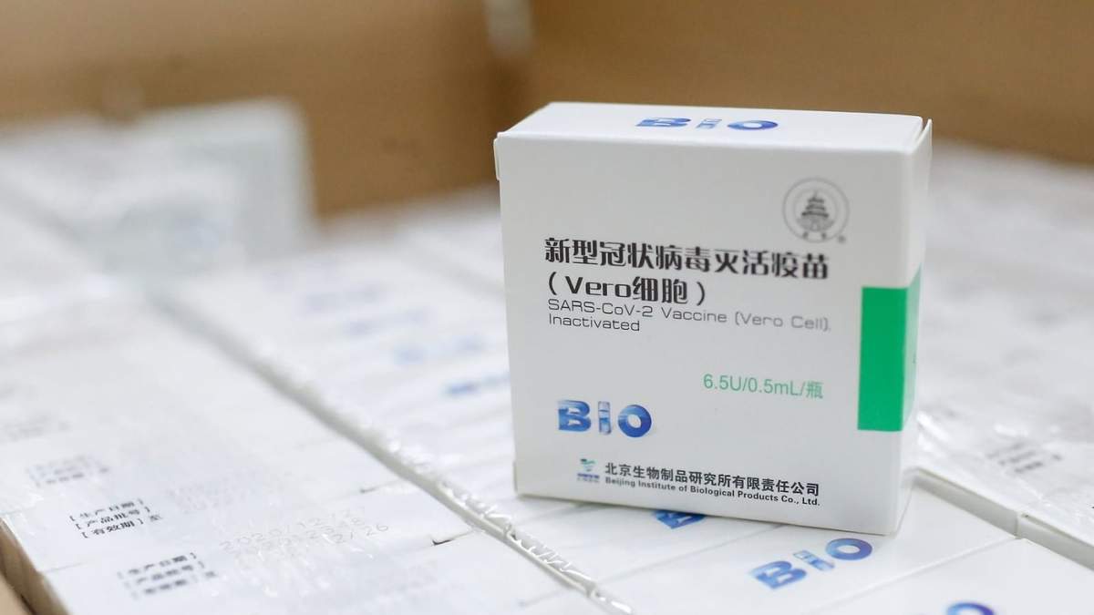 Un paquete con dosis de la vacuna contra el coronavirus de Sinopharm. Fuente: (Twitter)