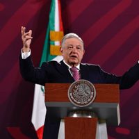 AMLO no irá a entrega de Medalla Belisario Domínguez a Elena Poniatowska: "hay muchas agresiones"
