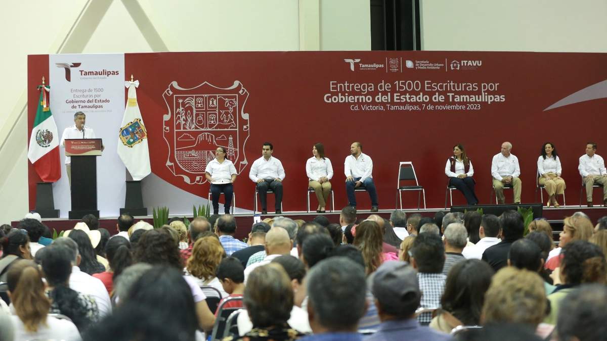 Entrega Américo escrituras a 1,500 familias tamaulipecas