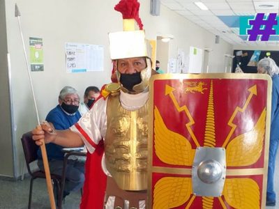 Un rionegrino fue a votar disfrazado de gladiador en Choele Choel