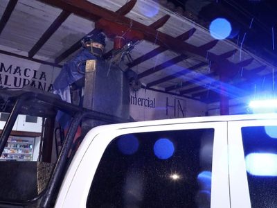 Ola violenta en Michoacán: dos muertos, un desaparecido, avionetas destruidas, autos incendiados...