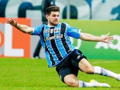 Kannemann ganó el duelo de los argentinos y va por un nuevo título en Gremio