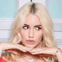 Lali Espósito sorprende a sus fans con una imagen junto a varias compañeras de “Casi Ángeles”