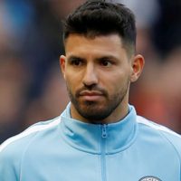 Con foto incluida, el Kun Agüero dio su palabra tras ser intervenido quirúrgicamente en Barcelona