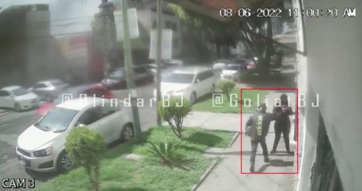 El momento del asalto captado por cámaras de seguridad