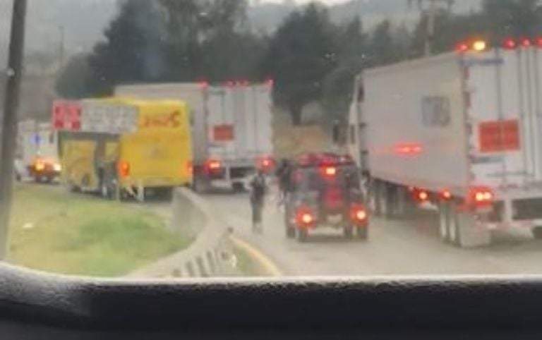 Delincuentes realizan un asalto masivo en la autopista Puebla-Orizaba, 22 de abril de 2023