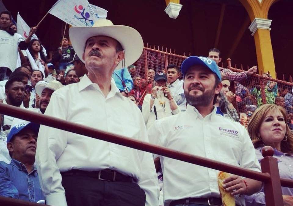 Fausto Vallejo (izq.), exgobernador de Michoacán. Ejemplo de lazos con el narco