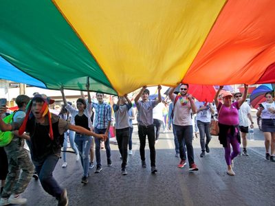 Sacerdotes se rebelan contra El Vaticano; bendecirán uniones homosexuales